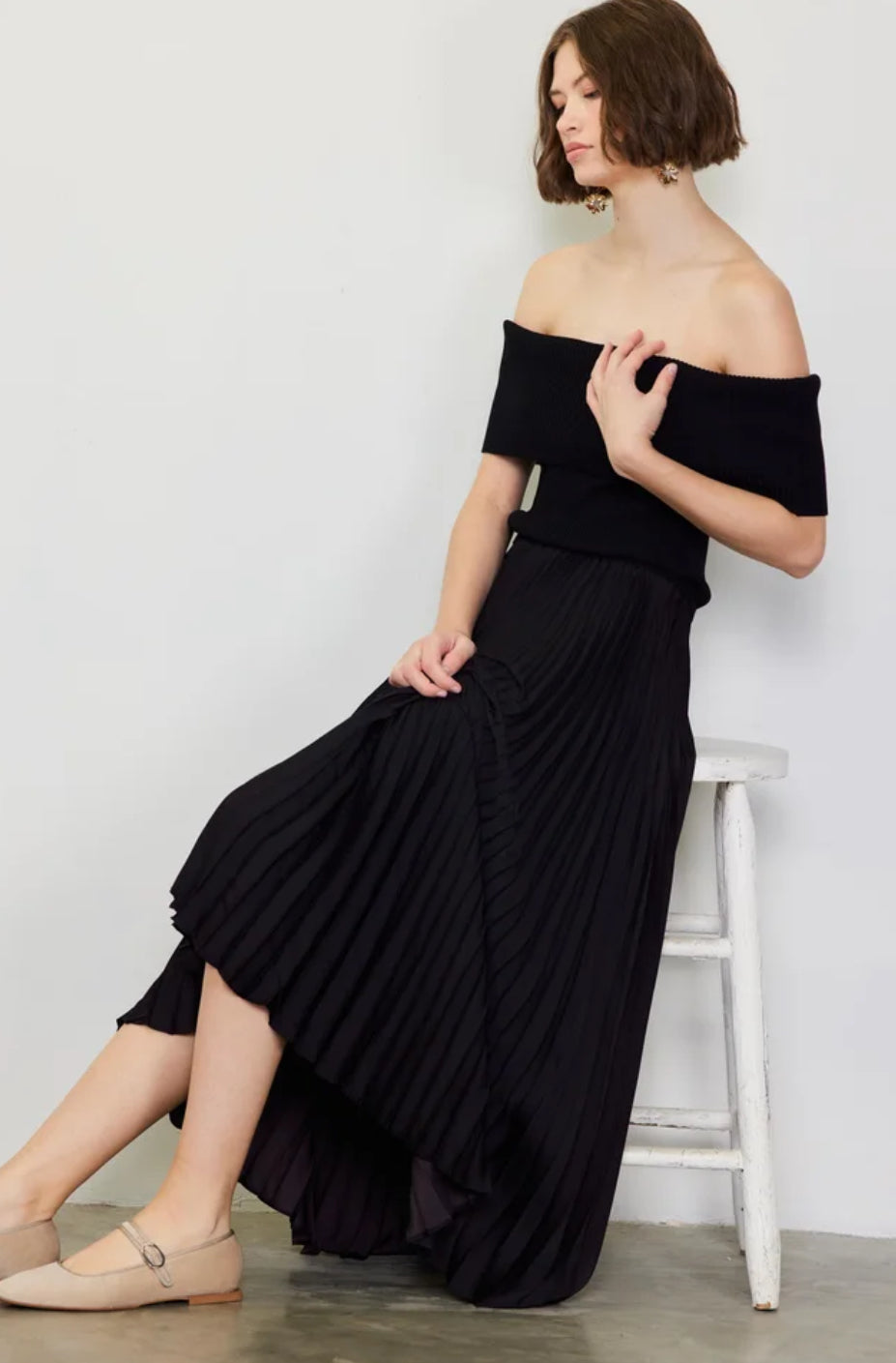 Bernie off shoulder pleated dress in black