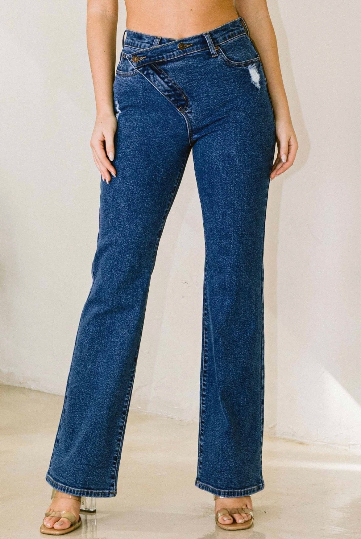 Criss cross jean in dark denim