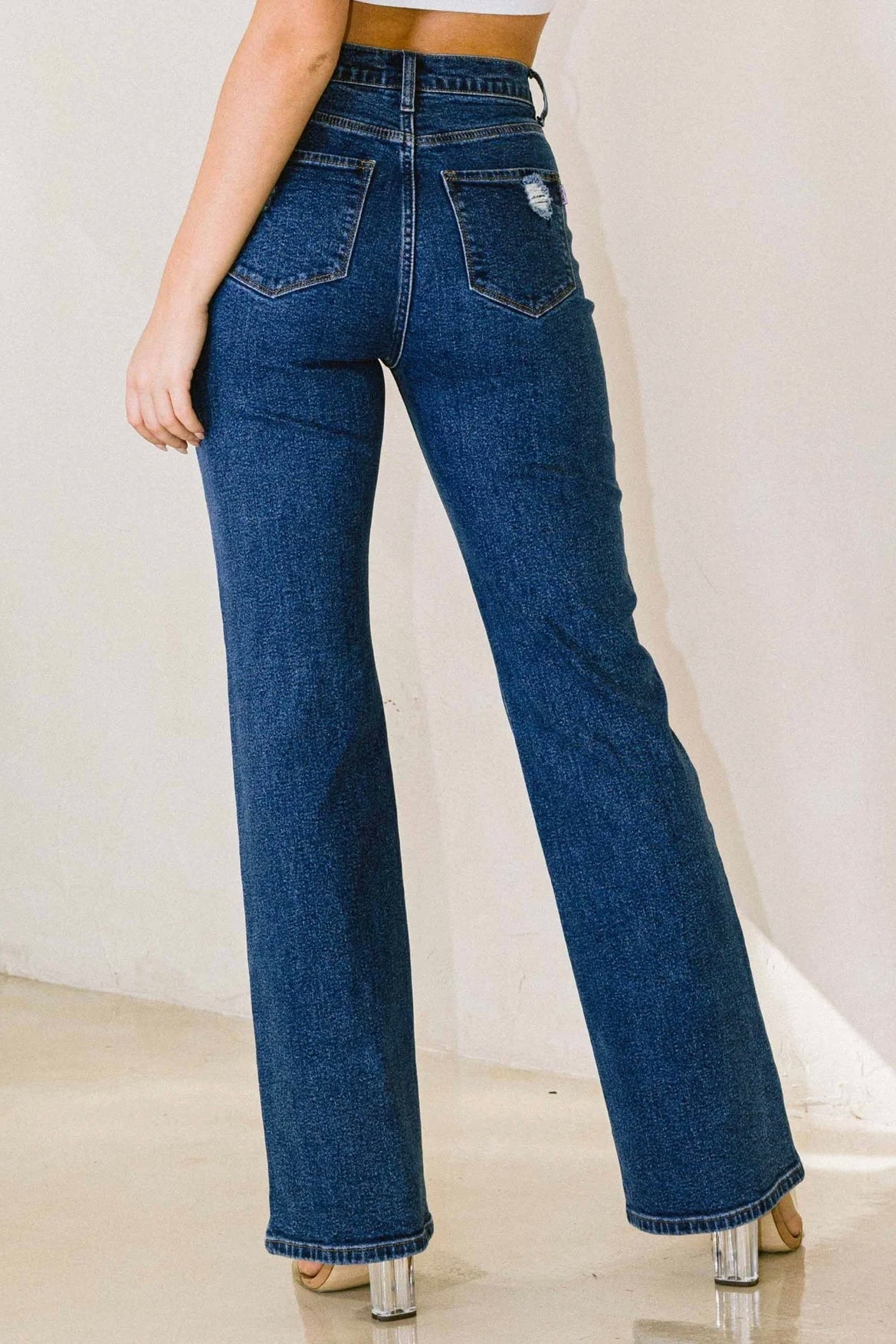 Criss cross jean in dark denim