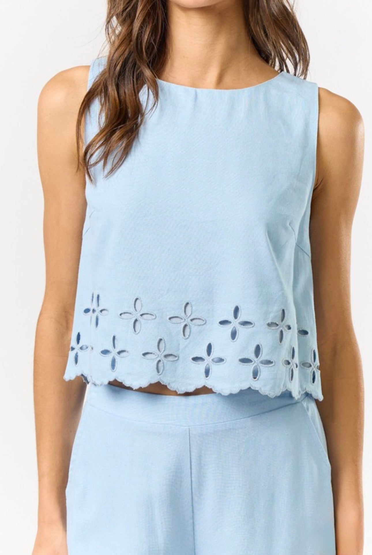 Nicola set with scallop detail