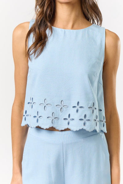 Nicola set with scallop detail