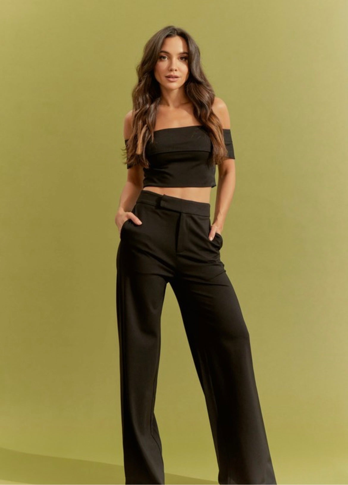 Gillian off shoulder set in black