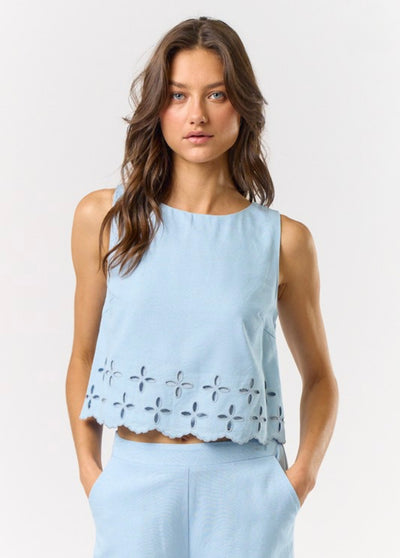 Nicola set with scallop detail