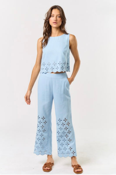 Nicola set with scallop detail